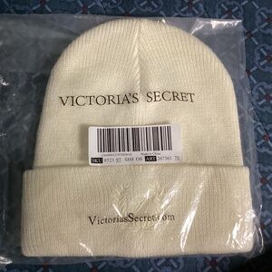 Victoria’s Secret Pink Rib Knit Beanie Creamer Crest Graphic NWT
